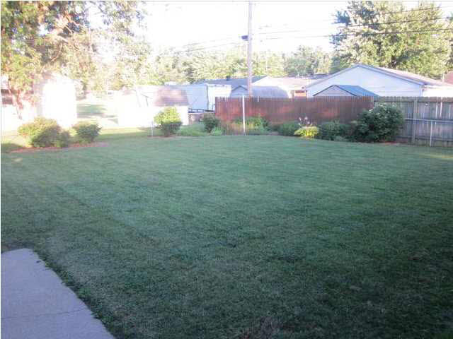 308 W Mill Rd, Evansville, IN 47710 photo 2