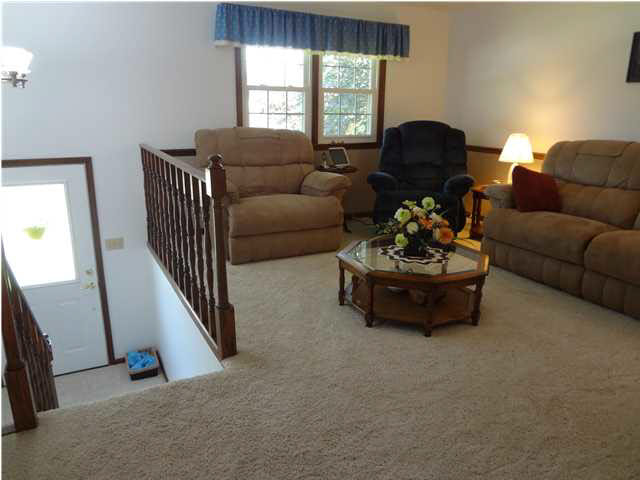 213 Barbara Dr, Evansville, IN 47712 photo 2