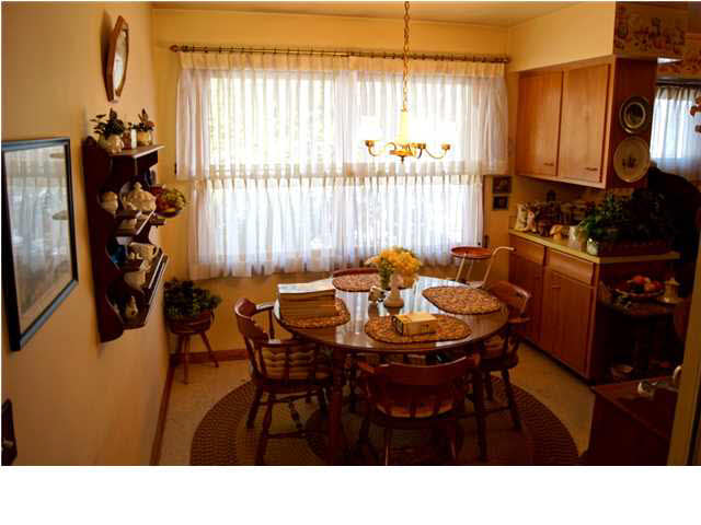604 E Sinclair St, Fort Branch, IN 47648 photo 4