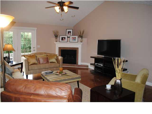 4605 Mansfield Dr, Newburgh, IN 47630 photo 3