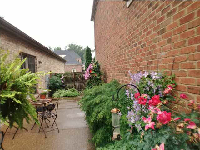 10383 Saint Andrews Ct, Newburgh, IN 47630 photo 2