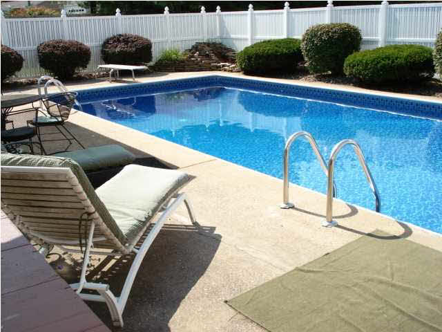 4700 Elm Dr, Newburgh, IN 47630 photo 3