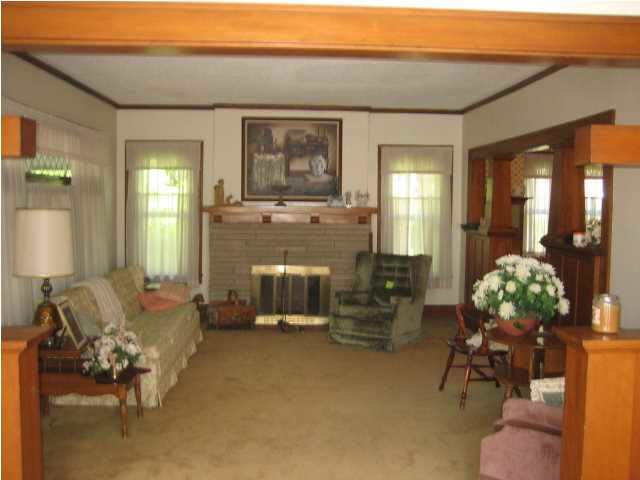 307 W Walnut St, Fort Branch, IN 47648 photo 9