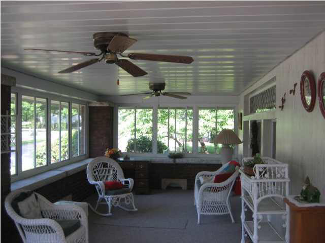 307 W Walnut St, Fort Branch, IN 47648 photo 2