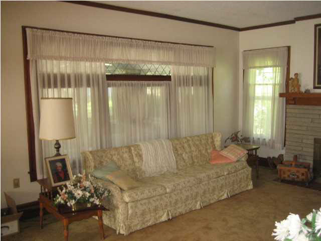 307 W Walnut St, Fort Branch, IN 47648 photo 8