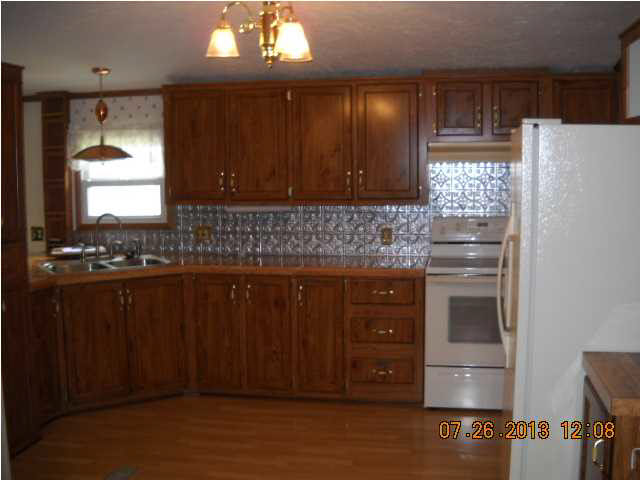 105 N Ninth St, Rockport, IN 47635 photo 3