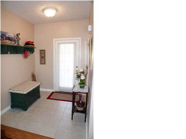 3811 Collingswood Dr, Evansville, IN 47725 photo 2