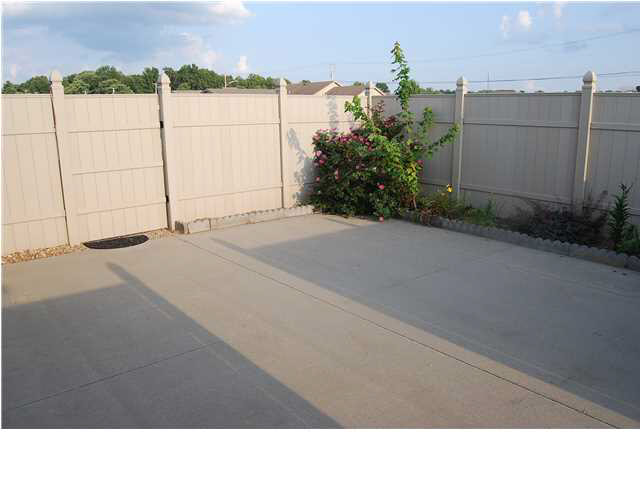 401 W Pinewood Ct, Huntingburg, IN 47542 photo 12