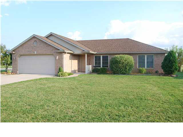 401 W Pinewood Ct, Huntingburg, IN 47542 photo 1