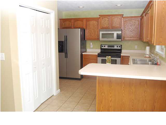 401 W Pinewood Ct, Huntingburg, IN 47542 photo 3
