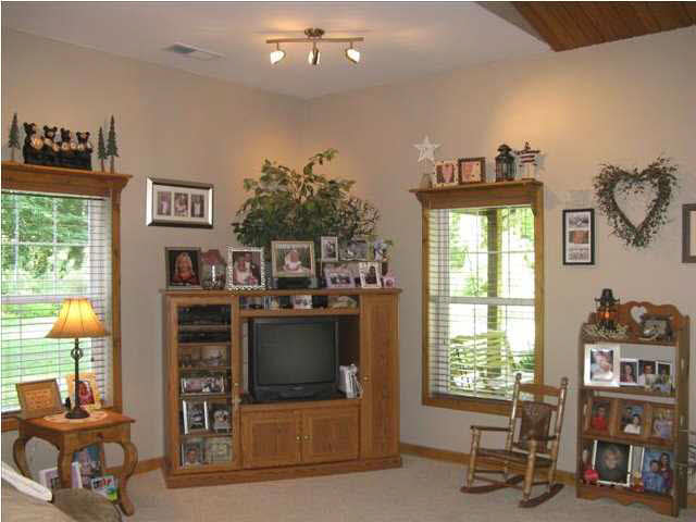 5733 Jessica Ln, Newburgh, IN 47630 photo 2