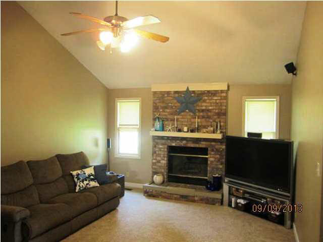 6098 Yosemite Dr, Newburgh, IN 47630 photo 2