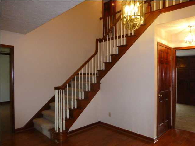 2833 Oak View Ct, Evansville, IN 47711 photo 2
