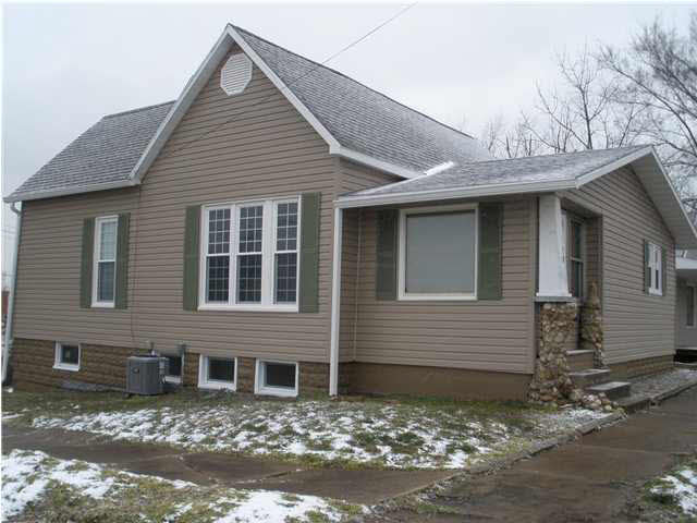 510 W College St, Oakland City, IN 47660 photo 2