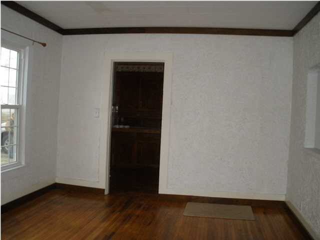 510 W College St, Oakland City, IN 47660 photo 5