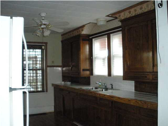 510 W College St, Oakland City, IN 47660 photo 4