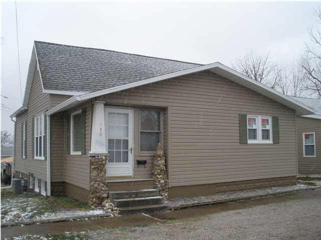 510 W College St, Oakland City, IN 47660 photo 1