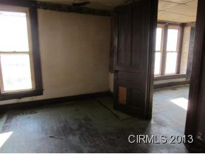 2106 S Gallatin St, Marion, IN 46953 photo 8