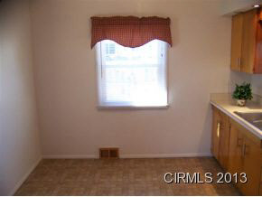 522 W 10th St, Jonesboro, IN 46938 photo 4