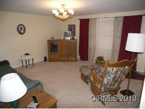 310 Laramie Ln, Kokomo, IN 46901 photo 2