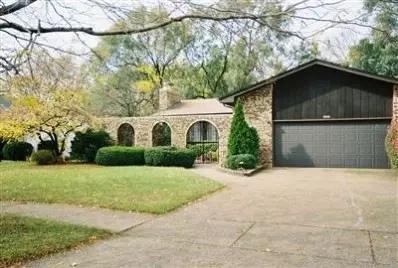 8948 Chestnut Ln, Munster, IN 46321 photo 1
