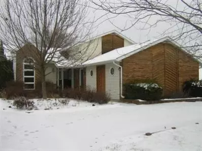 3198 Rustic Ln, Crown Point, IN 46307 photo 1