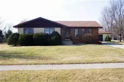 9040 Lancer Dr, Saint John, IN 46373 photo 1