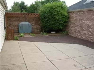 1040 Flag Ln, Dyer, IN 46311 photo 3