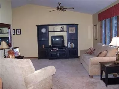 631 N Rueth Dr, Griffith, IN 46319 photo 4