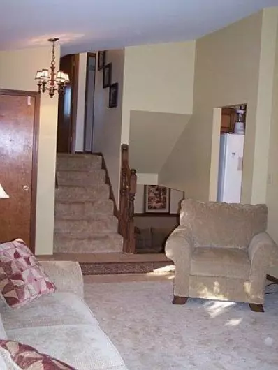 631 N Rueth Dr, Griffith, IN 46319 photo 3