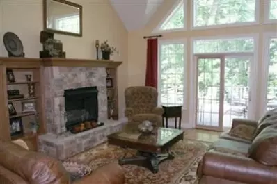 43 Stonegate Ct, Valparaiso, IN 46385 photo 2