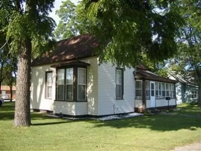 301 E John St, Knox, IN 46534 photo 1