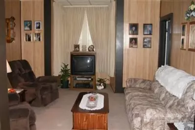 301 E John St, Knox, IN 46534 photo 5