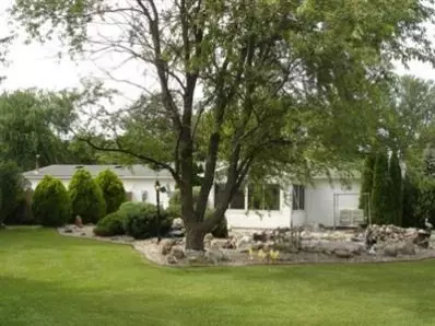 9027 Holmes Ter, De Motte, IN 46310 photo 3