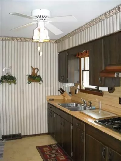 614 E Ash Pl, Griffith, IN 46319 photo 2