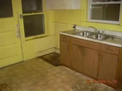 716 Virginia St, Gary, IN 46402 photo 5