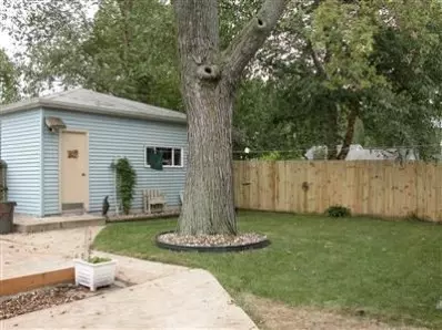 237 N Harvey St, Griffith, IN 46319 photo 4