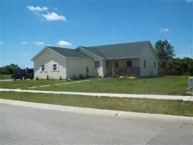 404 Juniper, De Motte, IN 46310 photo 2