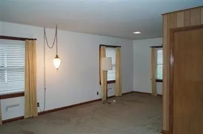 7032 Tapper St, Hammond, IN 46324 photo 5