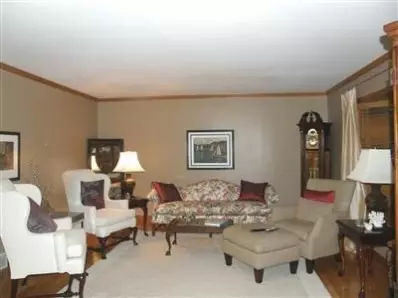719 Heather Ct, Griffith, IN 46319 photo 2