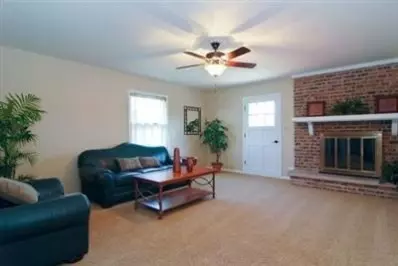 807 Harvey St, Griffith, IN 46319 photo 3