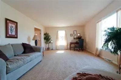807 Harvey St, Griffith, IN 46319 photo 2