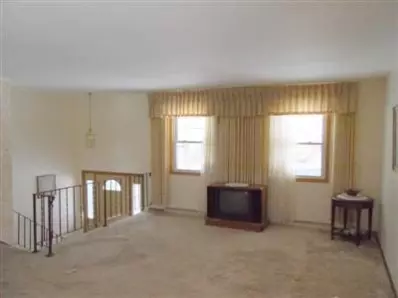 111 Magnolia Dr, Crown Point, IN 46307 photo 2