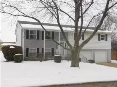 111 Magnolia Dr, Crown Point, IN 46307 photo 1