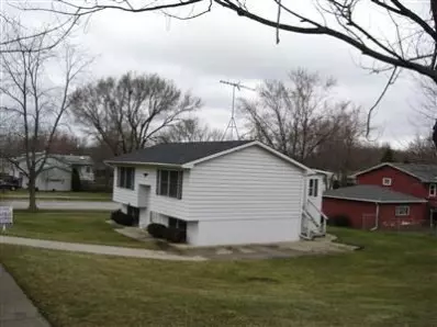 910 Chase Dr, Crown Point, IN 46307 photo 2