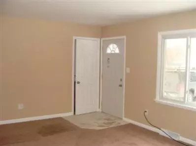 207 E Manor Dr, Griffith, IN 46319 photo 3