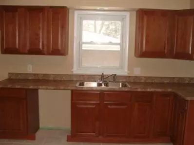 207 E Manor Dr, Griffith, IN 46319 photo 2