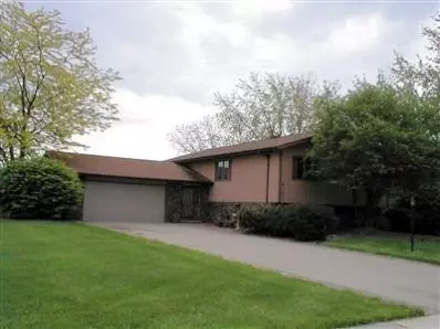 9101 Lancer Dr, Saint John, IN 46373 photo 1