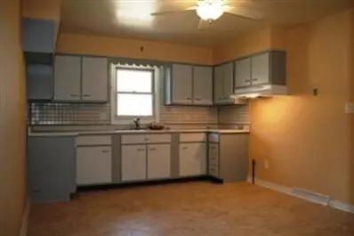 2005 Schrage, Whiting, IN 46394 photo 4