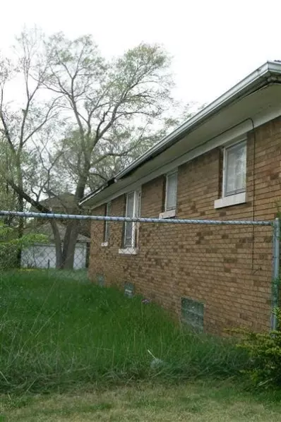 334 Arthur St, Gary, IN 46404 photo 2